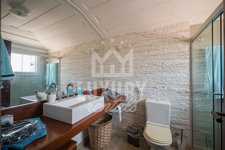 Mansão à beira-mar na Praia da Ferradura