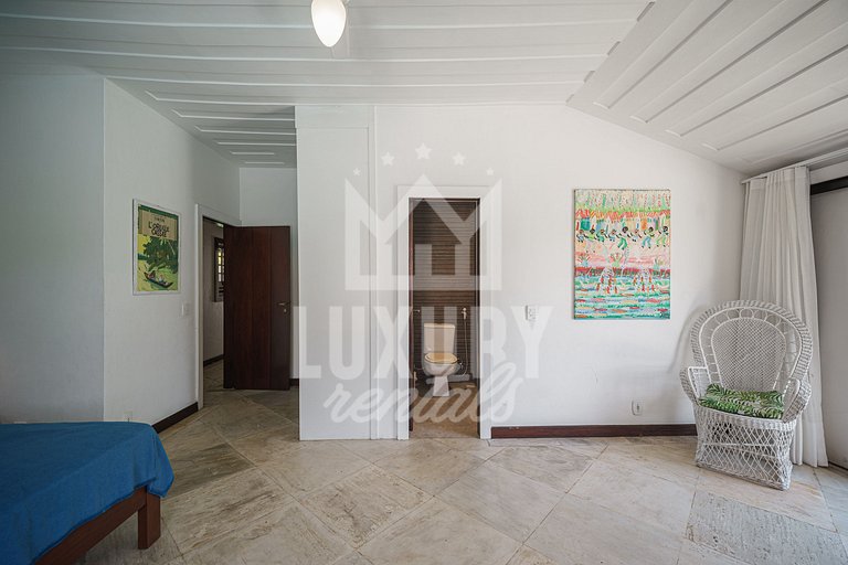 Mansão à beira-mar na Praia da Ferradura