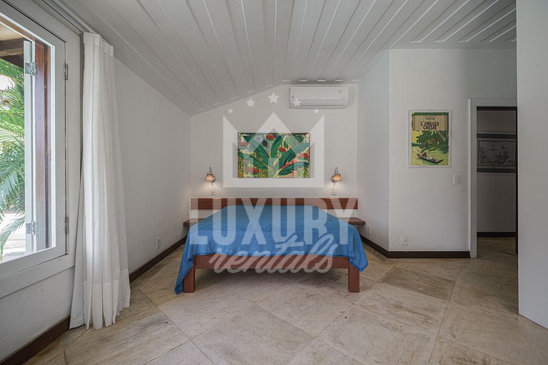 Mansão à beira-mar na Praia da Ferradura