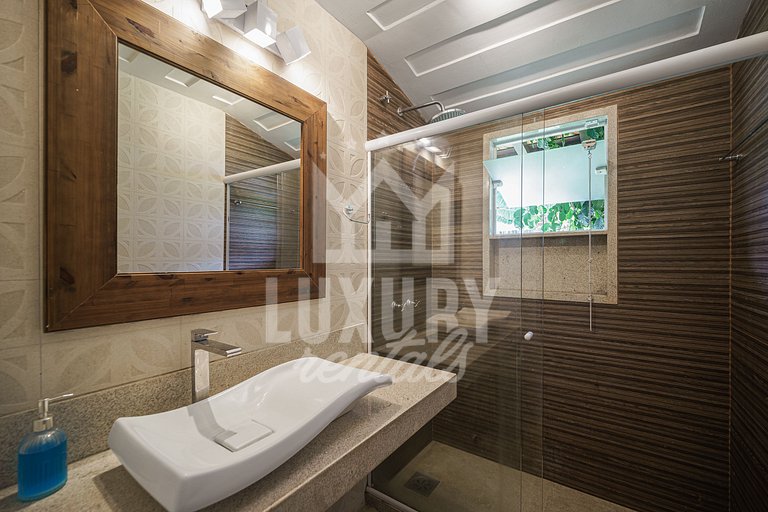 Mansão à beira-mar na Praia da Ferradura