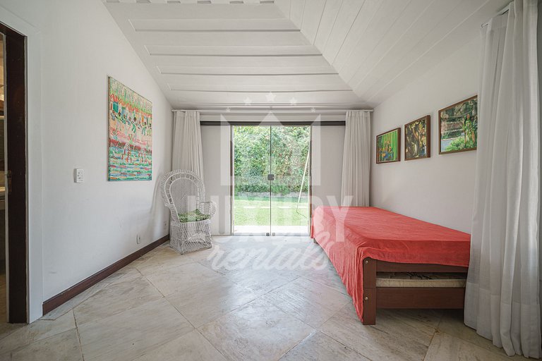 Mansão à beira-mar na Praia da Ferradura