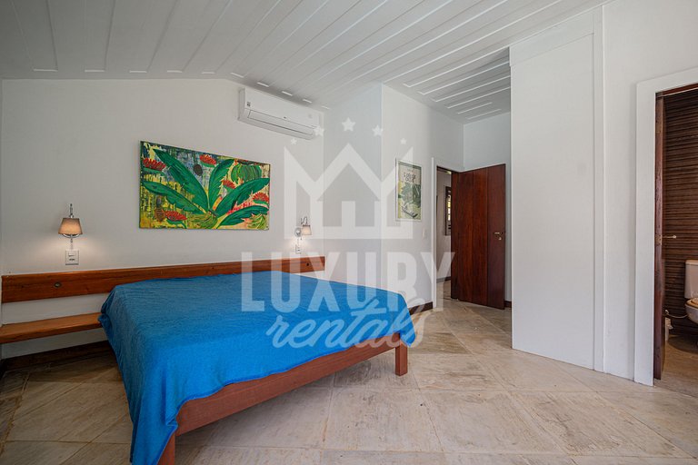 Mansão à beira-mar na Praia da Ferradura