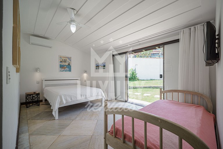 Mansão à beira-mar na Praia da Ferradura