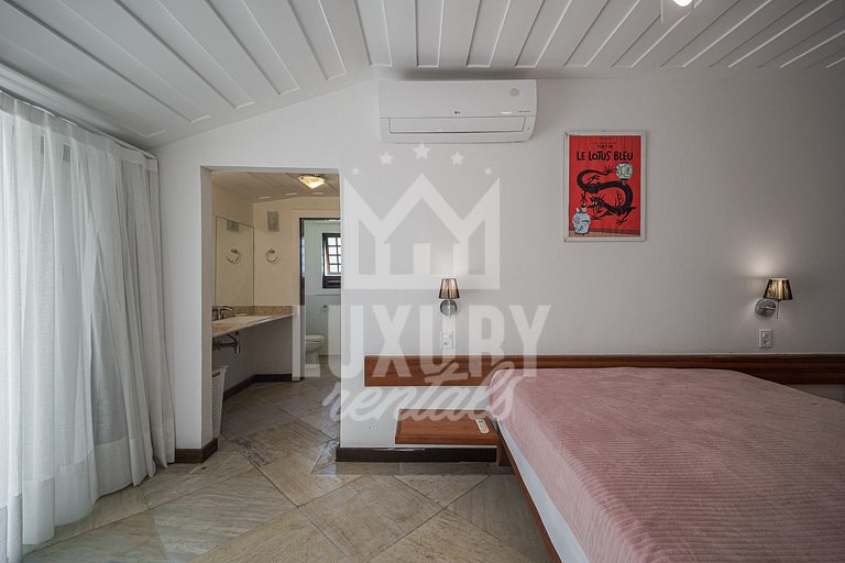 Mansão à beira-mar na Praia da Ferradura