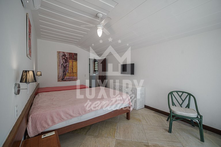 Mansão à beira-mar na Praia da Ferradura