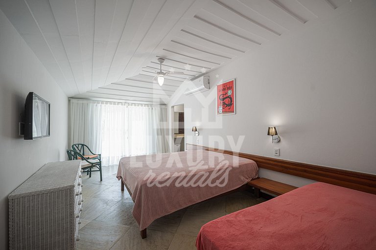 Mansão à beira-mar na Praia da Ferradura