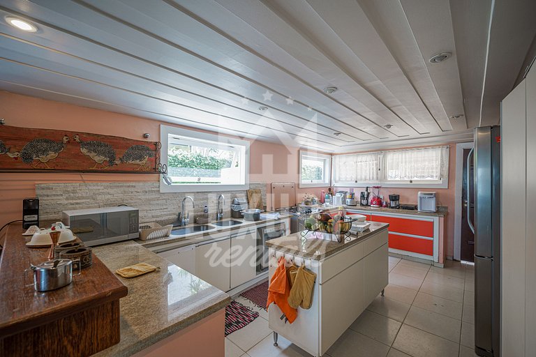 Mansão à beira-mar na Praia da Ferradura