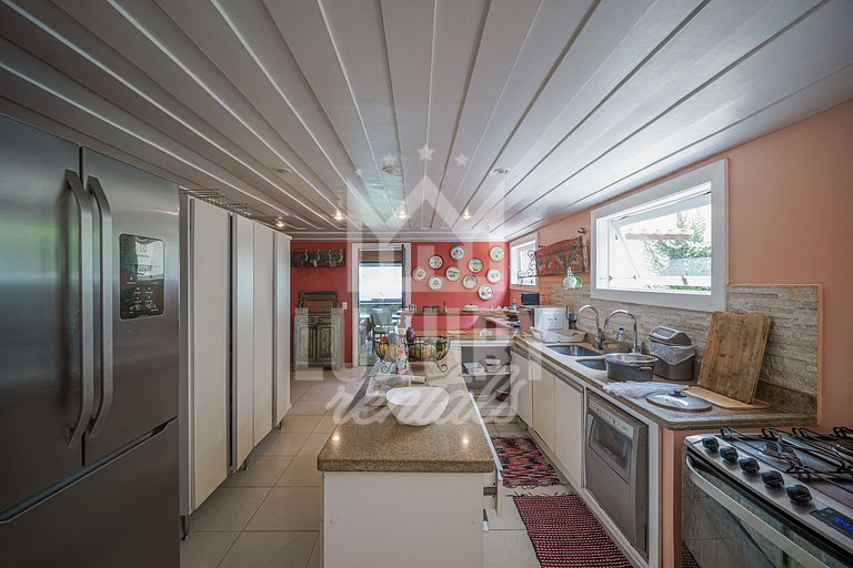 Mansão à beira-mar na Praia da Ferradura