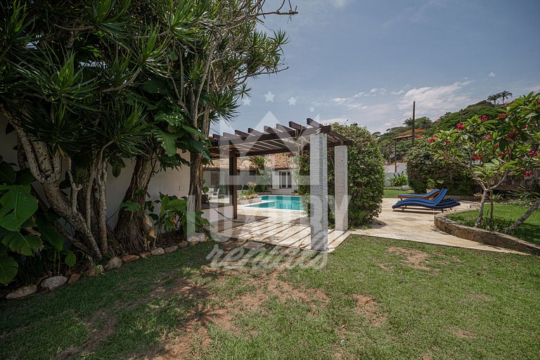 Mansão à beira-mar na Praia da Ferradura