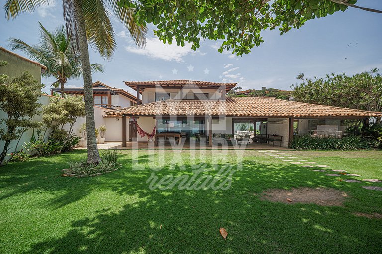 Mansão à beira-mar na Praia da Ferradura