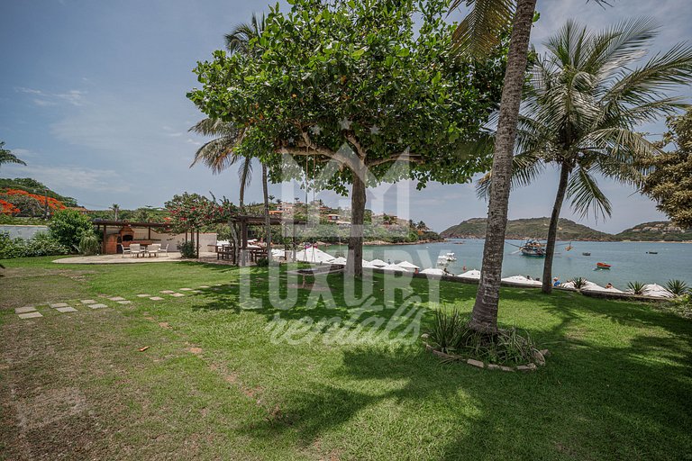 Mansão à beira-mar na Praia da Ferradura