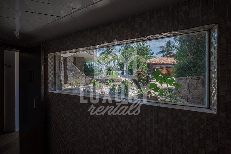 Mansão à beira-mar na Praia da Ferradura