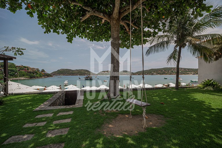 Mansão à beira-mar na Praia da Ferradura