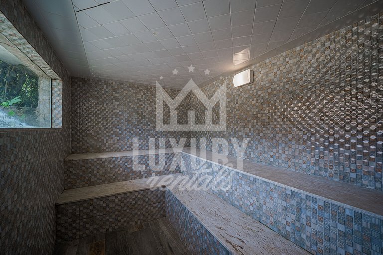 Mansão à beira-mar na Praia da Ferradura