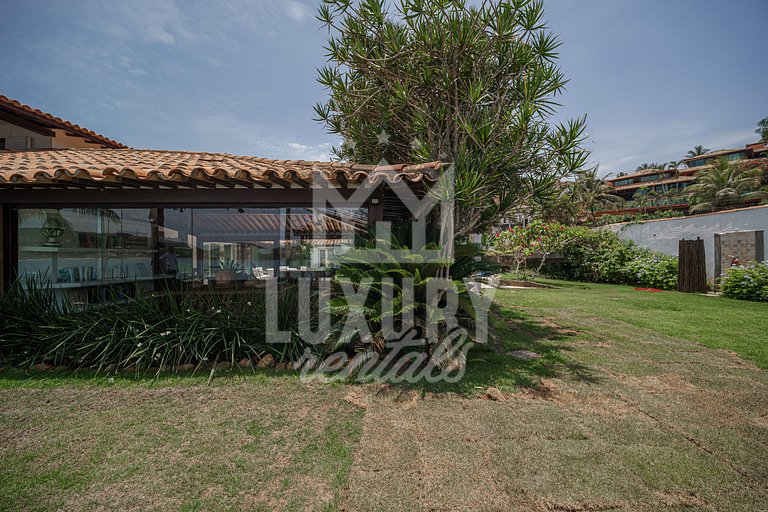 Mansão à beira-mar na Praia da Ferradura