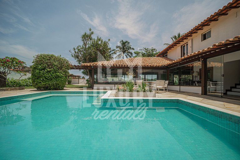 Mansão à beira-mar na Praia da Ferradura