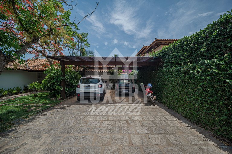 Mansão à beira-mar na Praia da Ferradura