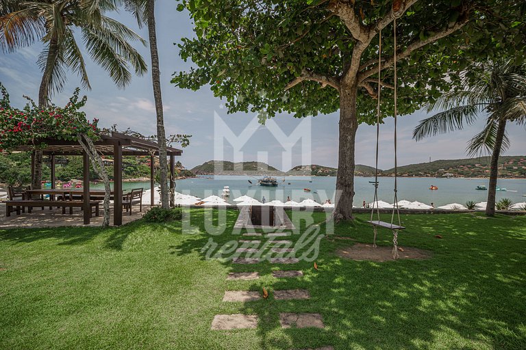 Mansão à beira-mar na Praia da Ferradura