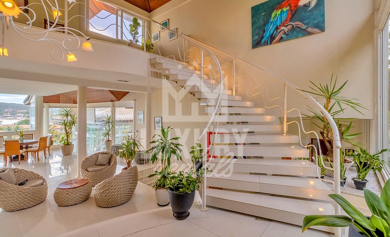 Mansão frente Praia Ferradura por Luxury Rentals