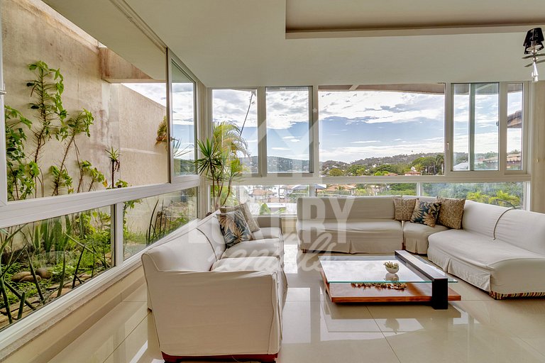 Mansão frente Praia Ferradura por Luxury Rentals