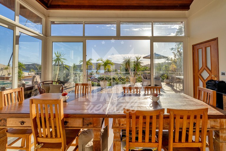 Mansão frente Praia Ferradura por Luxury Rentals