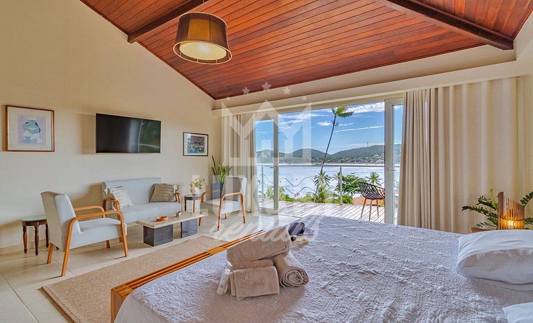 Mansão frente Praia Ferradura por Luxury Rentals