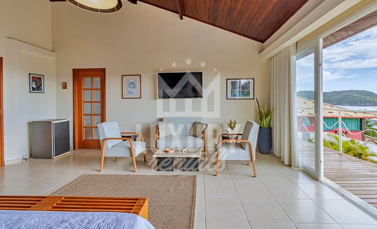 Mansão frente Praia Ferradura por Luxury Rentals