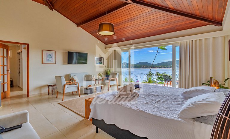 Mansão frente Praia Ferradura por Luxury Rentals