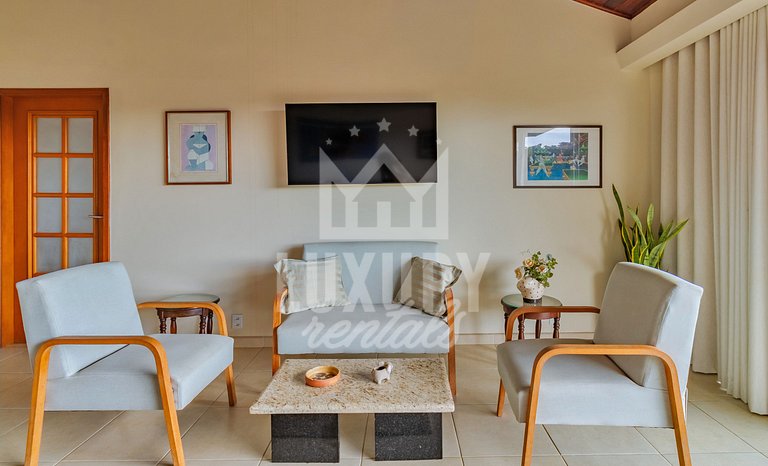 Mansão frente Praia Ferradura por Luxury Rentals