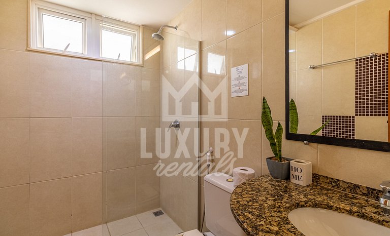 Mansão frente Praia Ferradura por Luxury Rentals