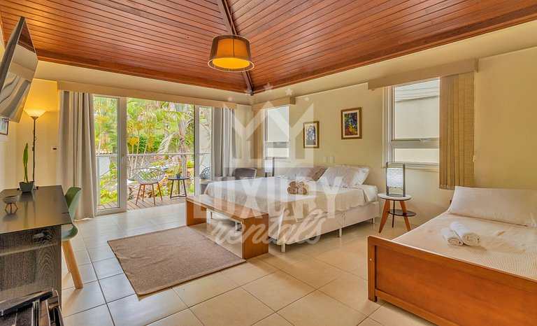 Mansão frente Praia Ferradura por Luxury Rentals