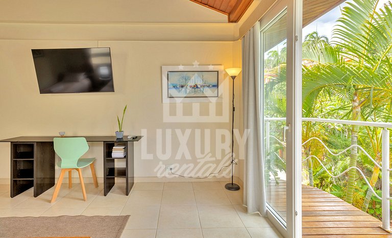 Mansão frente Praia Ferradura por Luxury Rentals