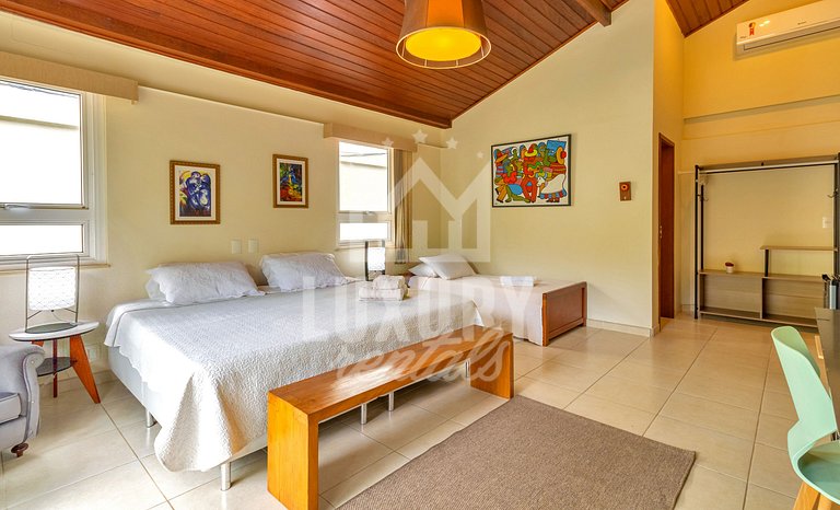 Mansão frente Praia Ferradura por Luxury Rentals