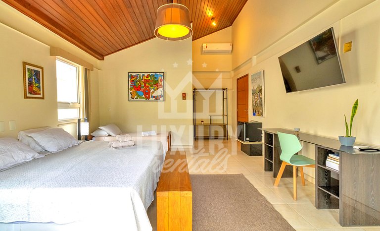 Mansão frente Praia Ferradura por Luxury Rentals