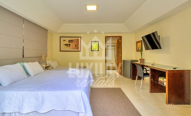 Mansão frente Praia Ferradura por Luxury Rentals