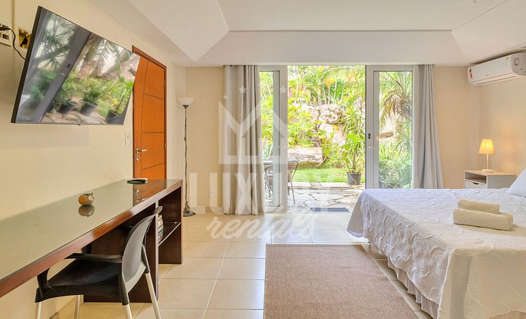 Mansão frente Praia Ferradura por Luxury Rentals