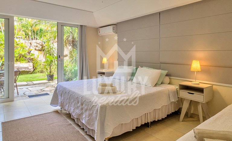 Mansão frente Praia Ferradura por Luxury Rentals