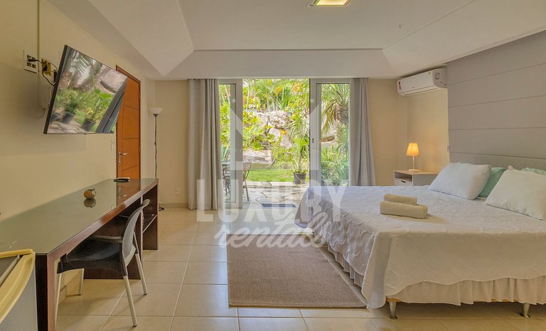 Mansão frente Praia Ferradura por Luxury Rentals