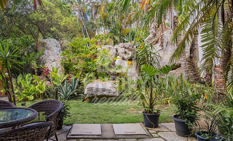 Mansão frente Praia Ferradura por Luxury Rentals