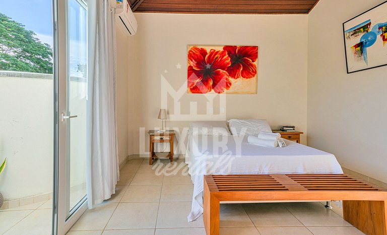 Mansão frente Praia Ferradura por Luxury Rentals
