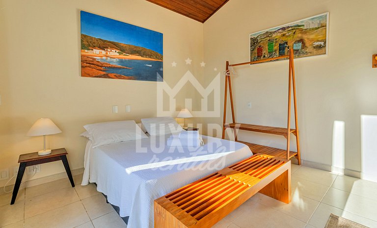 Mansão frente Praia Ferradura por Luxury Rentals