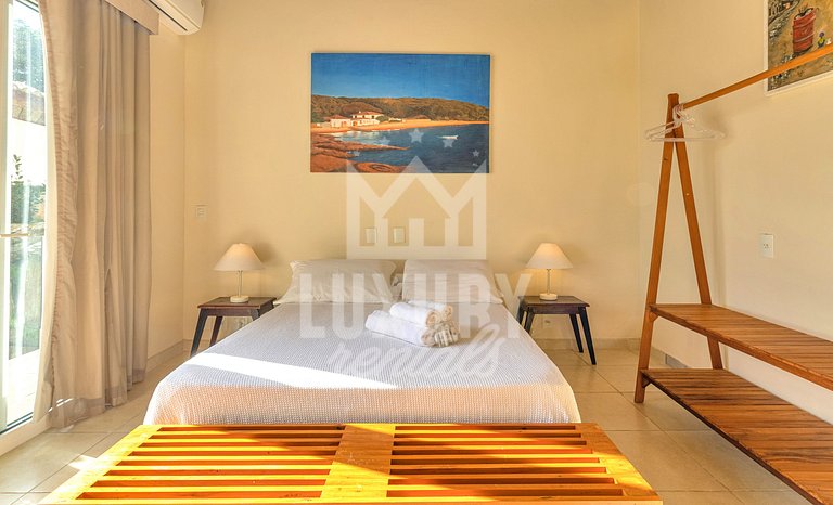 Mansão frente Praia Ferradura por Luxury Rentals