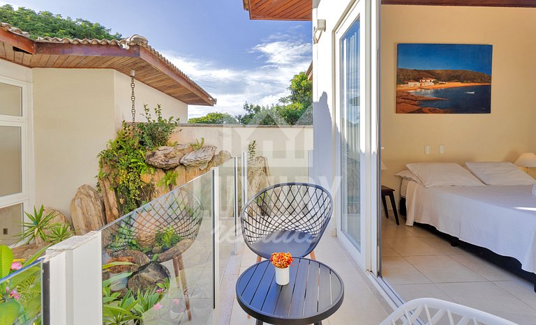 Mansão frente Praia Ferradura por Luxury Rentals