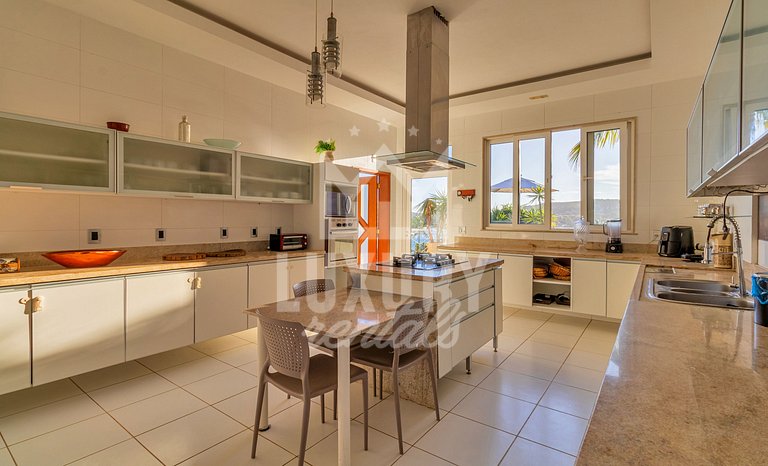 Mansão frente Praia Ferradura por Luxury Rentals