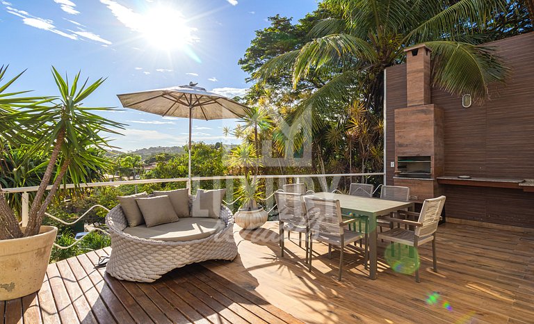 Mansão frente Praia Ferradura por Luxury Rentals