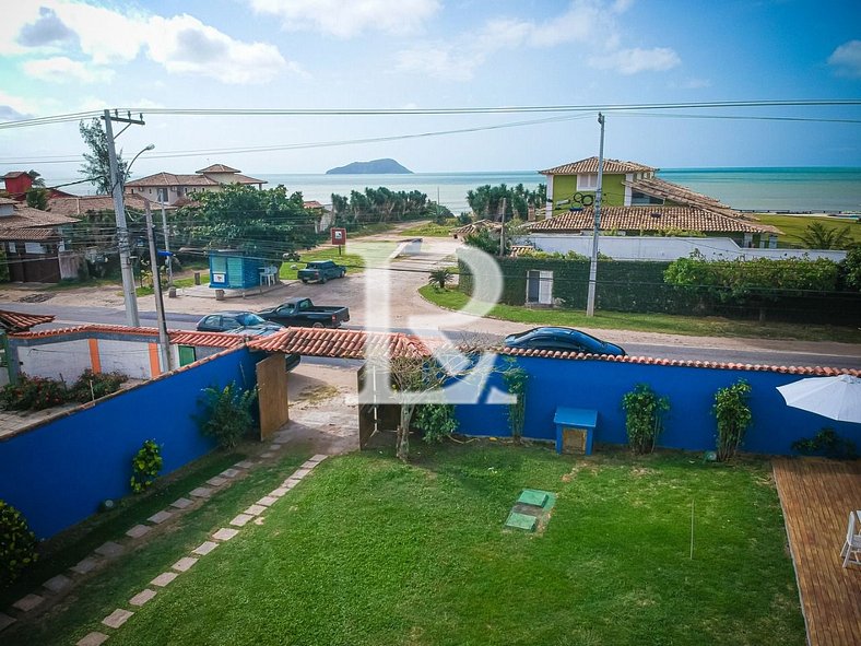 Casa com Quatro Quartos, a menos de 50mts da Praia de Mangui